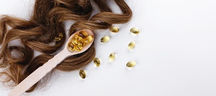 برای تقویت موی سر و حفظ سلامت آن، ویتامین‌های مختلف می‌توانند مفید باشند. بهترین ویتامین‌ها برای موهای سالم عبارتند از:   1. ویتامین A: ویتامین A به تولید سبزه مو و حفظ سلامت پوست سر کمک می‌کند. این ویتامین در مواد غذایی مانند کدو، هویج، تخم مرغ و گوشت یافت می‌شود.   2. ویتامین C: ویتامین C یک آنتی‌ ...