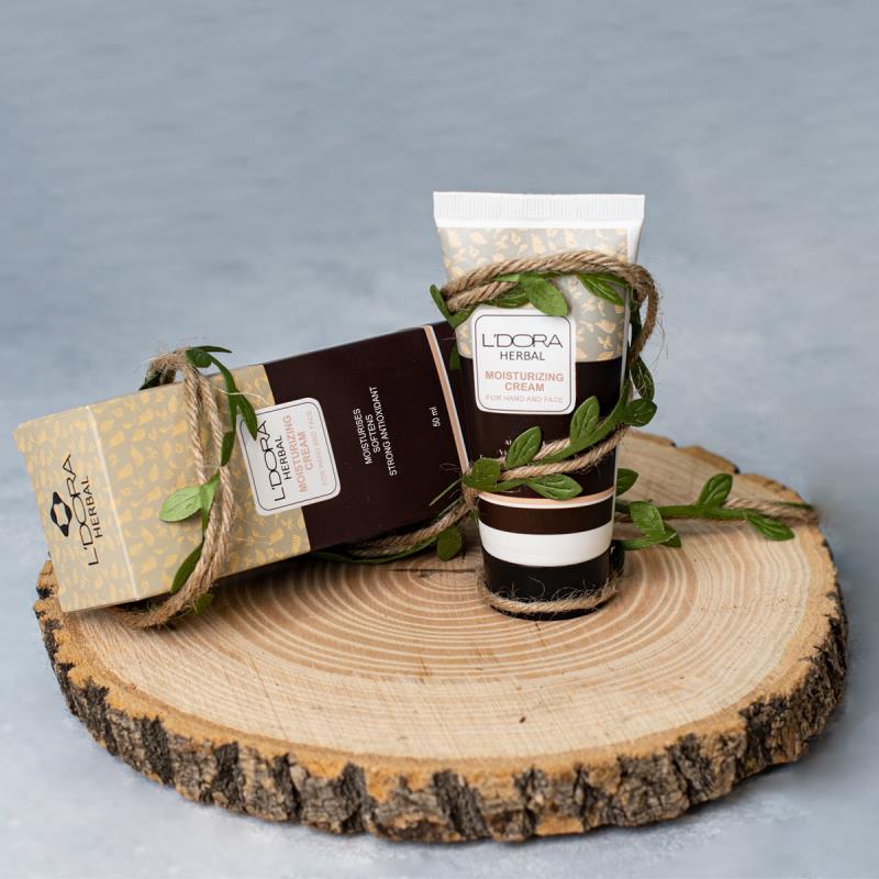 کرم گیاهی نرم‌کننده دست و صورت لدورا هربال 50 میلی لیتر - کرم گیاهی نرم‌کننده دست و صورت لدورا هربال 50 میلی لیتر
L'DORA HERBAL MOISTURIZING CREAM FOR HAND AND FACE, 50 ml
 
کرم گیاهی نرم‌کننده و مرطوب­‌کننده لدورا هربال برای مراقبت و آب‌­رسانی روزانه پوست دست و صورت طراحی شده است.